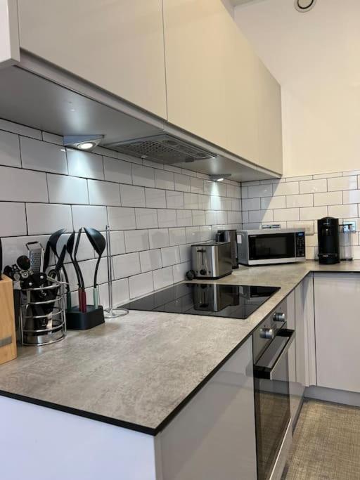 Modern Apartment Within Historic Chester City Walls Екстер'єр фото
