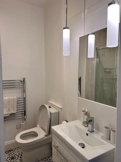 Modern Apartment Within Historic Chester City Walls Екстер'єр фото